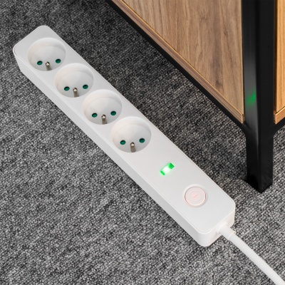 Predlžovací kábel s vypínačom, 4 zásuvky, 1,5m, biely Predlžovací kábel s vypínačom, 4 zásuvky, 1,5m, biely