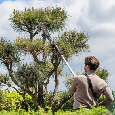 Aku teleskopické nožnice na živý plot a odvetvovač 2v1 REBEL