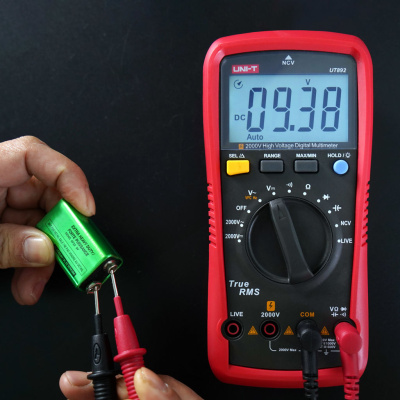 Univerzálny merač Uni-T UT892